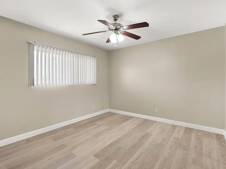 Linden Court Apartments — Photo 73