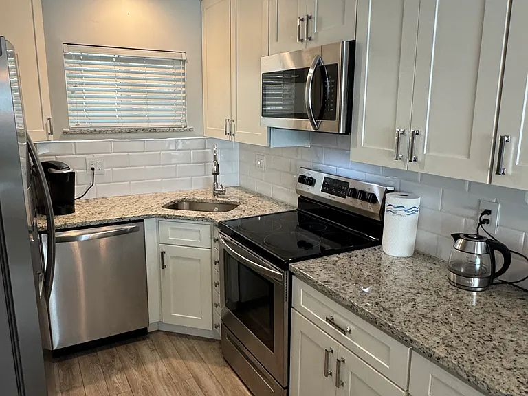 2155 Wood St #B6 — Photo 1