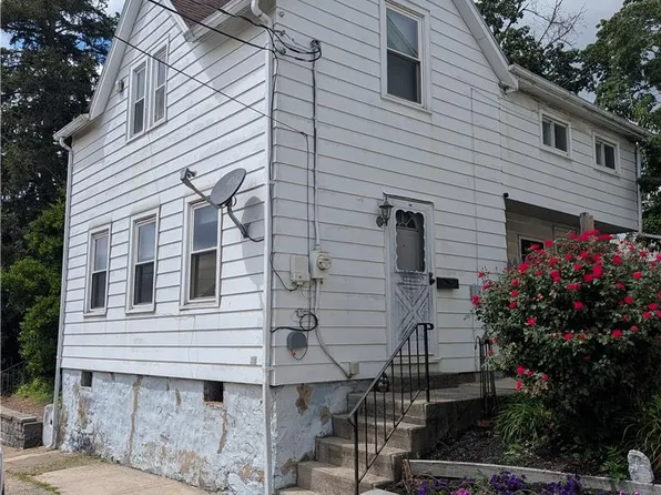 29 E Depot St, Hellertown, PA 18055