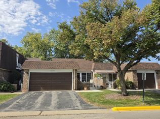 1S282 Holyoke Ln, Villa Park, IL 60181
