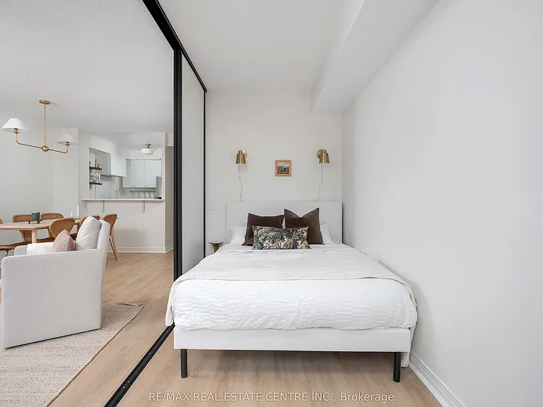 942 Yonge St #616 — Photo 13