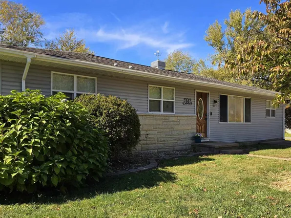 1221 N 7th St, Herrin, IL 62948