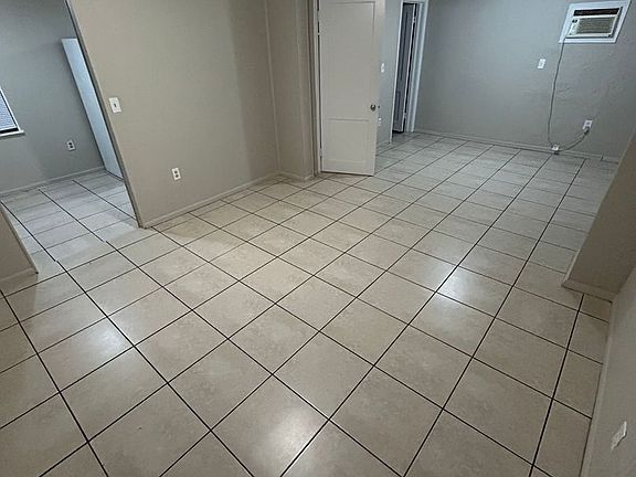 3rd image of 607 6th St W #A
