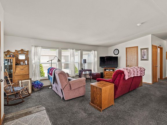4th image of 1830 N Hodges Ln