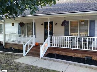 8 Hatteras Ln, Simpsonville, SC 29680