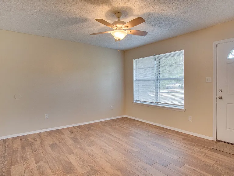 386 Quigley Rd — Photo 6