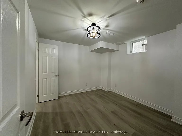30 Clipper Ln #BASEMENT — Photo 13