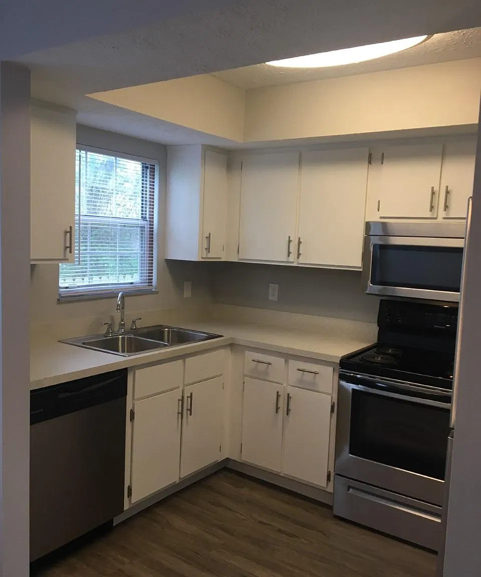 2 bed, 1.5 bath, 1500 sqft, $1,600 — Photo 2