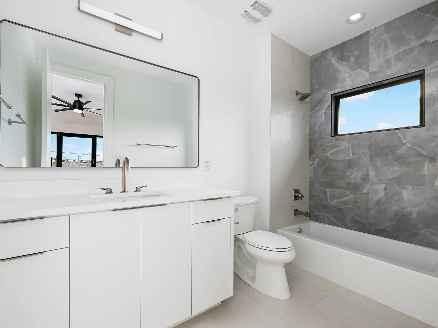 4 bed, 4.5 bath, 3709 sqft, $8,450 — Photo 3