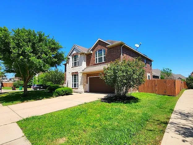 10007 Shire Green Ln — Photo 2