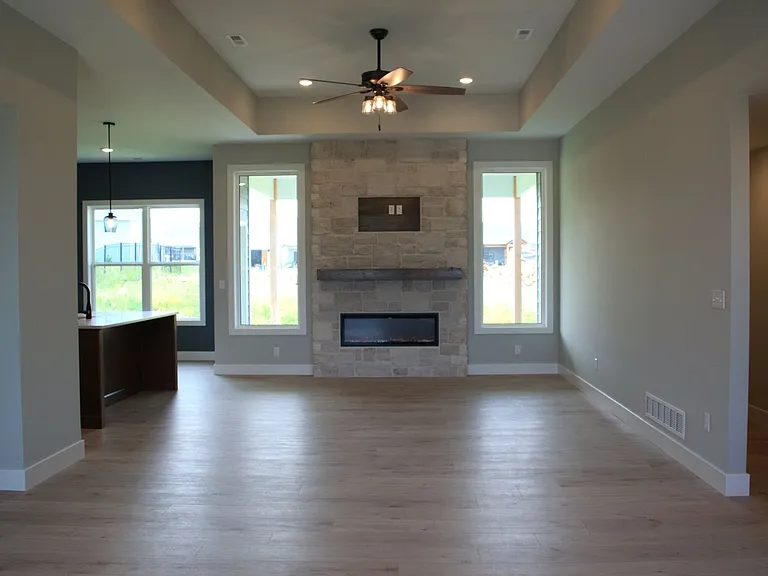 913 Spyglass Ct — Photo 5