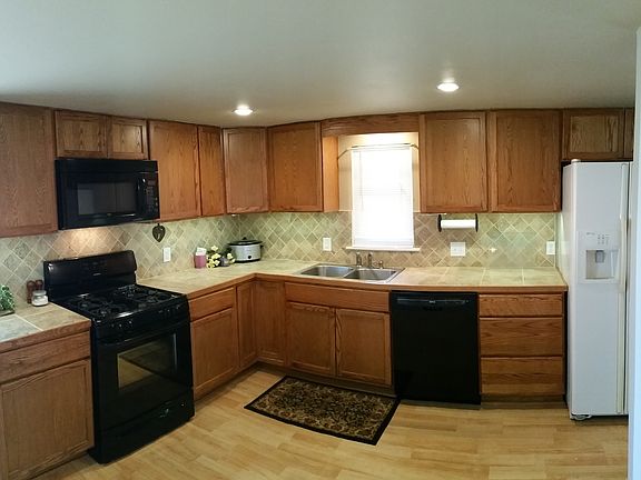 LARGE KITCHEN