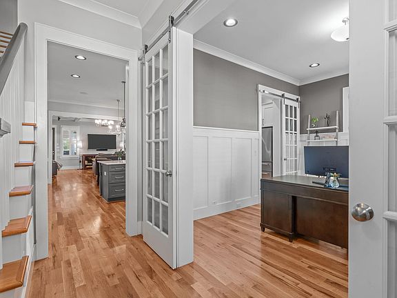 4th image of 113 Splendid Oak Ct