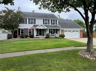 3 Willow Ridge Ct, Lancaster, NY 14086