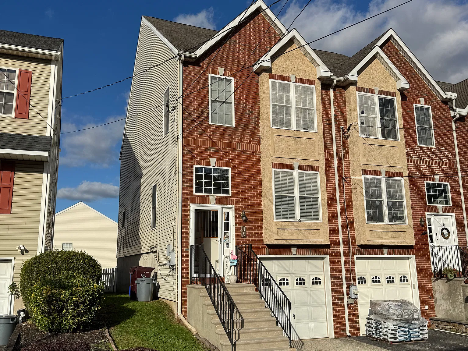 3 bed, 3.5 bath, 1934 sqft, $3,100 — Photo 1
