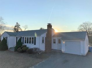 1063 Oaklawn Ave, Cranston, RI 02920