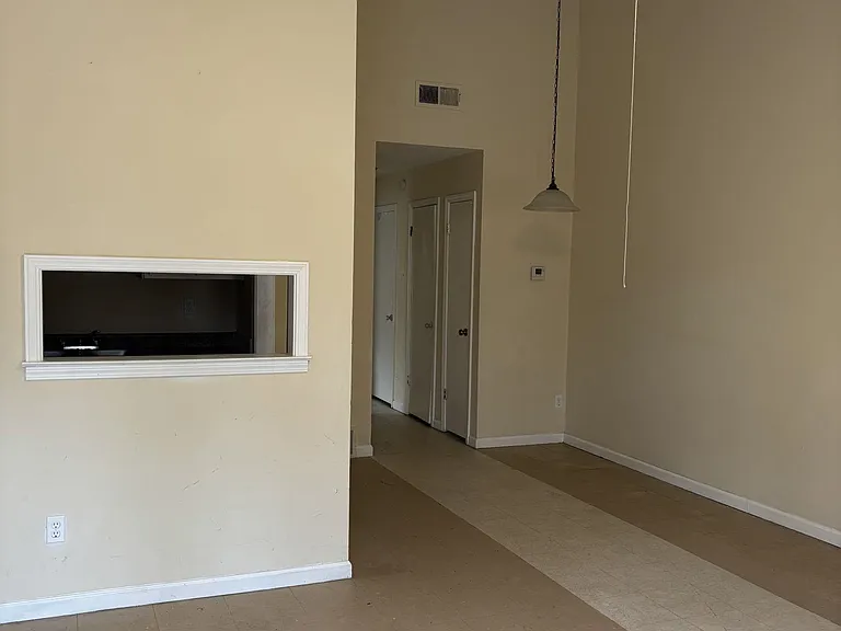 643 McWhirter Ave — Photo 2