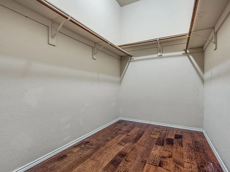 1301 Red River Dr — Photo 17