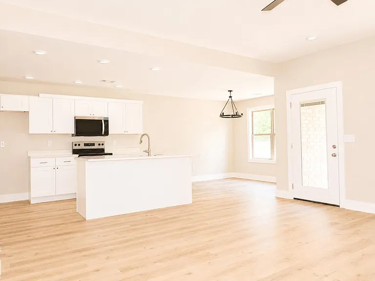 5402 Lotus St — Photo 7