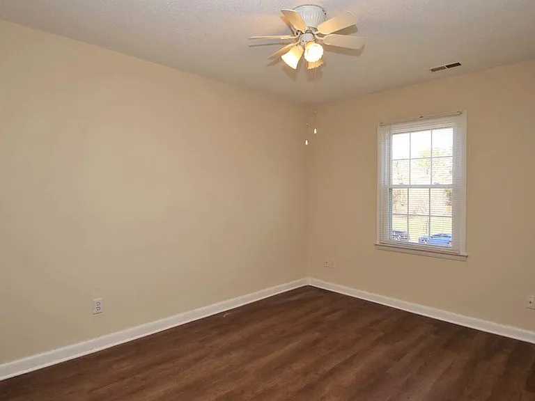 1410 Country Club Ct — Photo 19