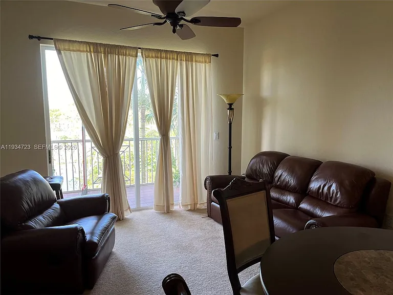 3500 Oaks Clubhouse Dr #308 — Photo 3