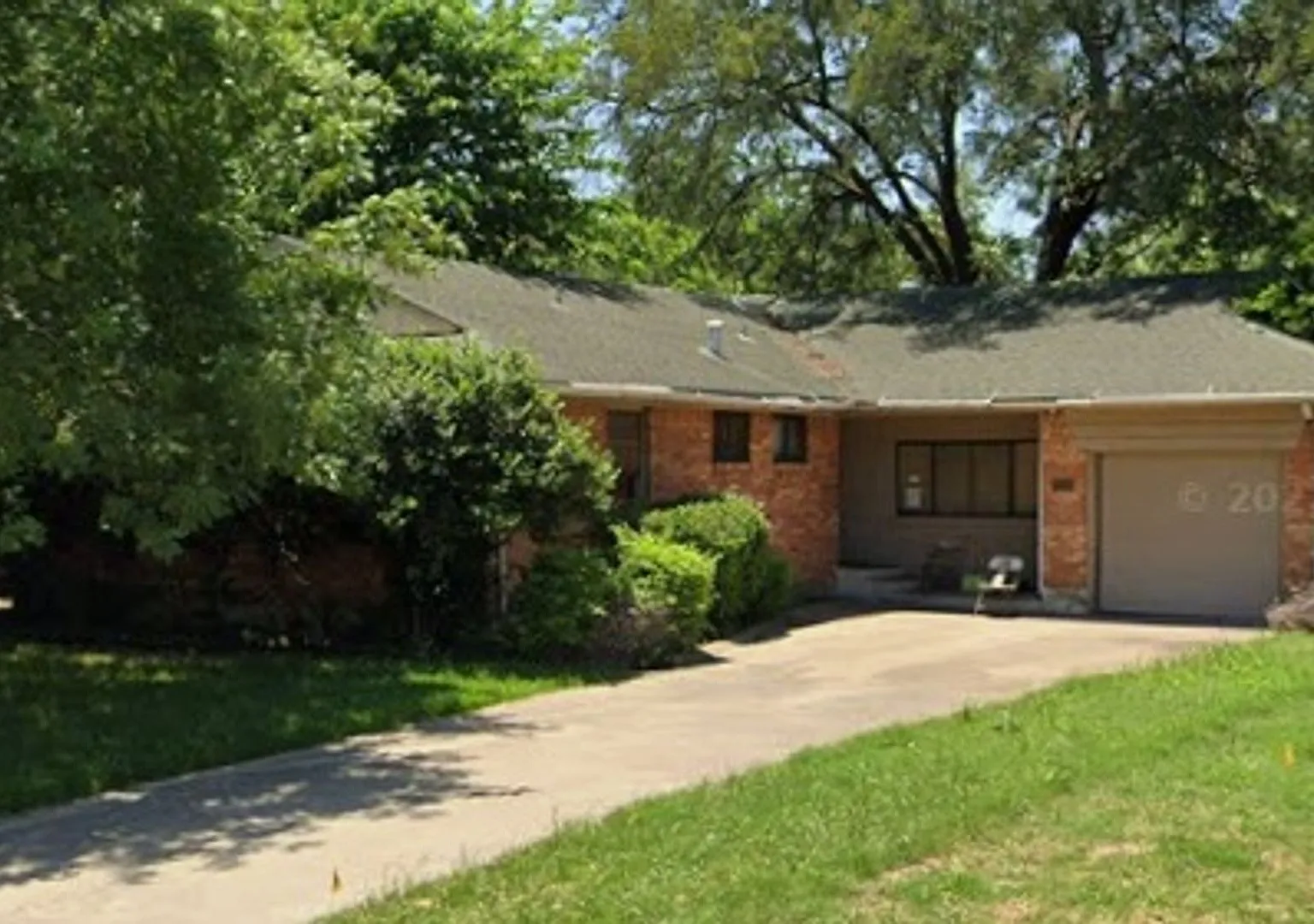 3 Bed 2 Bath Available June — Photo 1