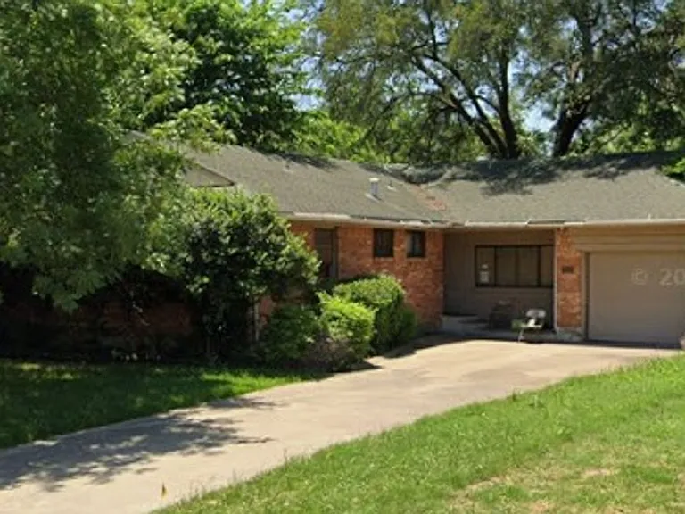 10545 Channel Dr — Photo 1