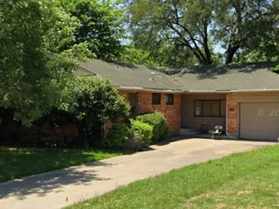 10545 Channel Dr