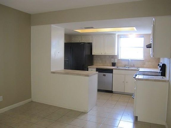 5th image of 3916 Sun Valley Ct