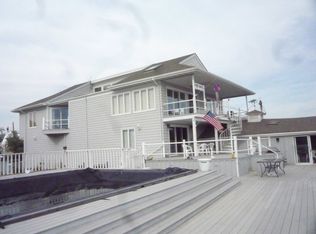 720 Shore Walk, Lindenhurst, NY 11757