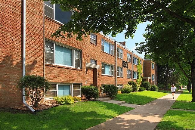 1st image of 382 Snelling Ave S