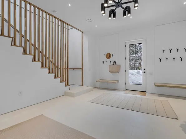 56 Seymour St, Concord, MA 01742