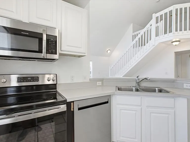 13703 Richmond Park Dr N #1706 — Photo 8