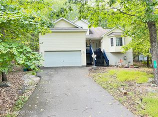 166 Saunders Dr, Bushkill, PA 18324