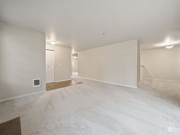 5th image of 19230 Forest Park Drive NE #H128