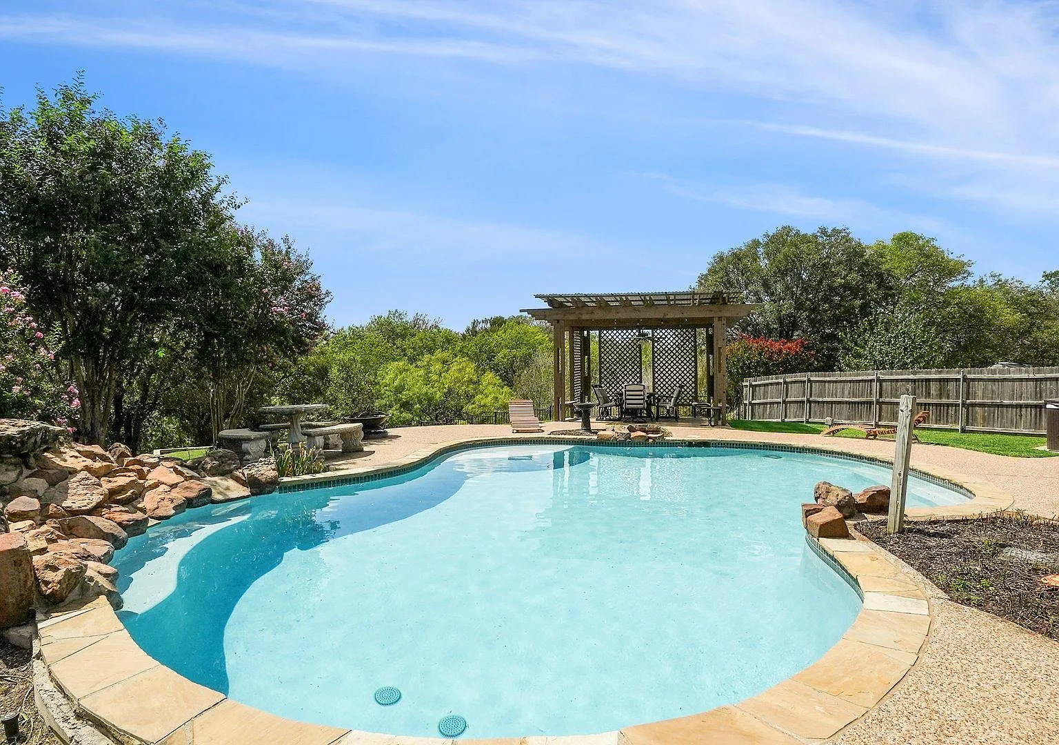 4 bed, 2154 sqft, $5,175 — Photo 4
