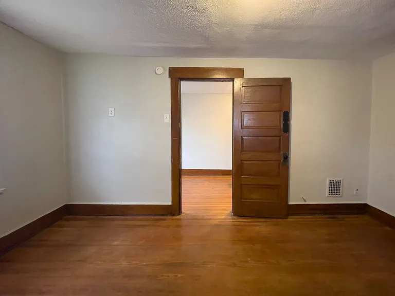 1405 W Jackson St — Photo 12