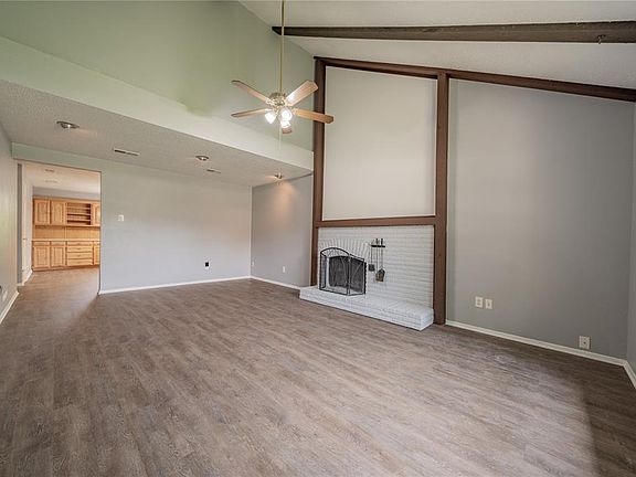 3rd image of 525 Village Dr