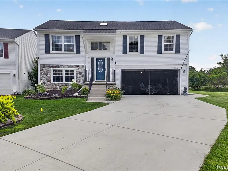 1930 W Williams Cir — Photo 25