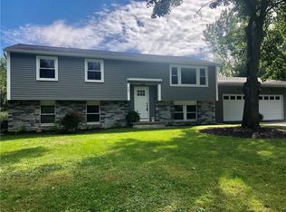 167 Rausler Rd, Farmington, NY 14425