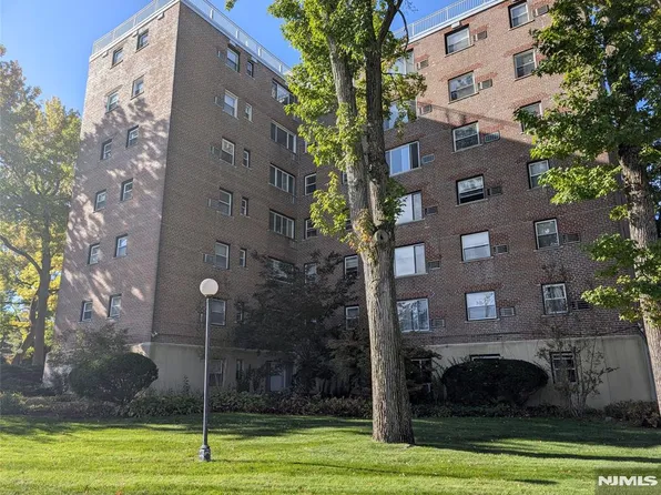 2345 Linwood Ave APT Lg, Fort Lee, NJ 07024