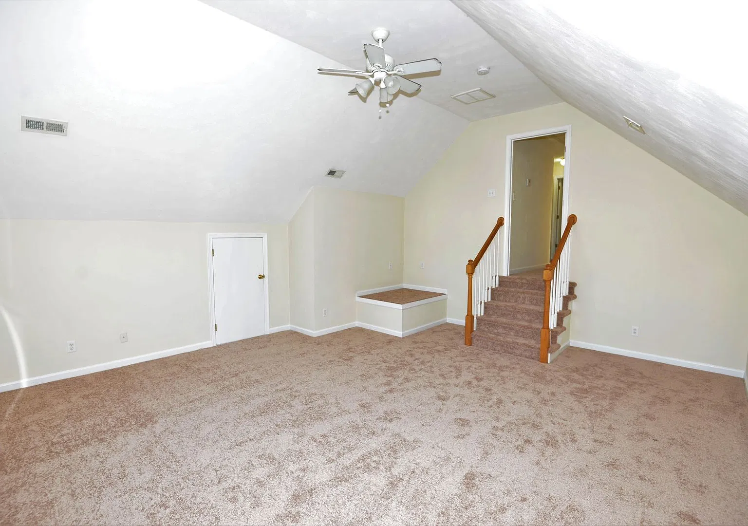Single Family in Brigadoon — Photo 3