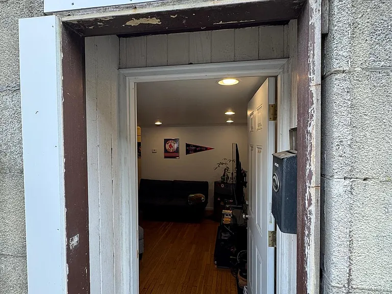 92 Strathmore Rd #1B — Photo 11
