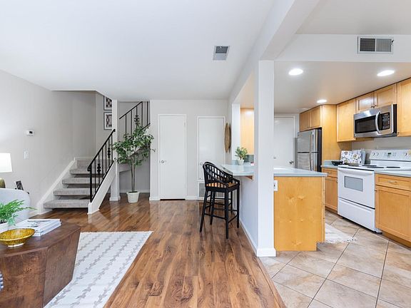 4th image of 17 Sailmaker Court