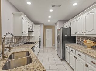 853 Woodridge Cir, Desoto, TX