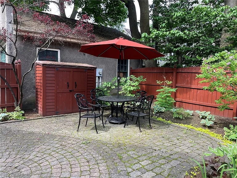9 Beverly St — Photo 15