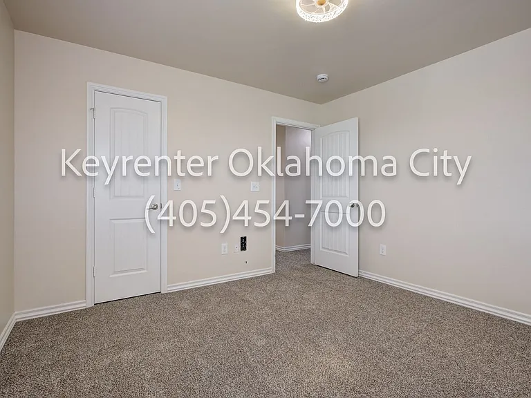 2409 Rosa Cir — Photo 43