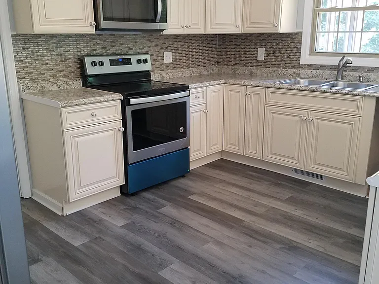 7604 Wallingford Rd — Photo 7
