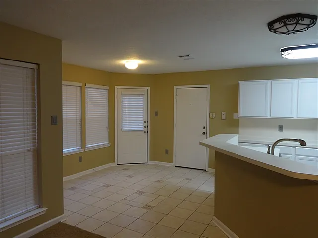 2011 Wickburn Dr — Photo 3
