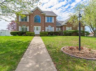 200 Stonecrop Rd, Morton, IL 61550